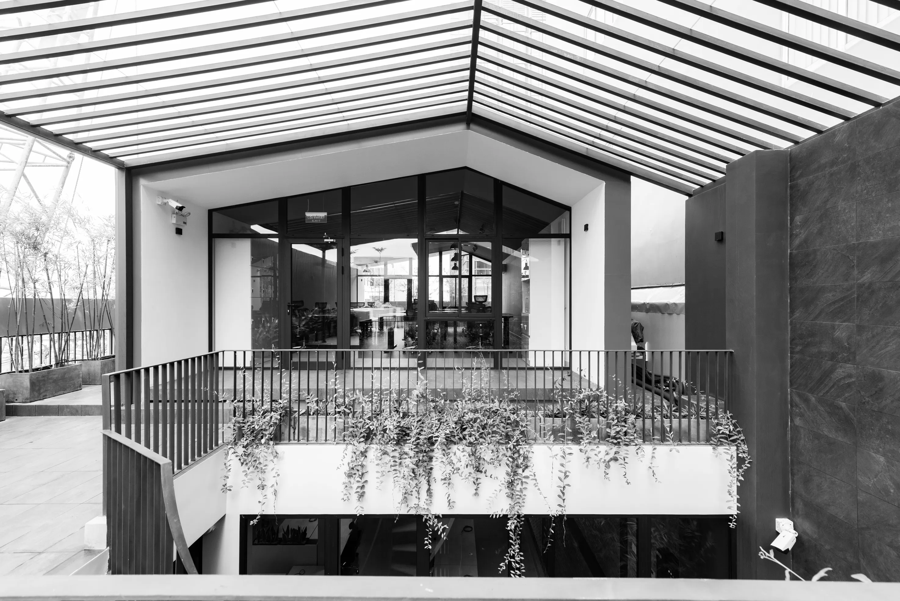 mgm-office-danang - mgm-rooftop-office-straight